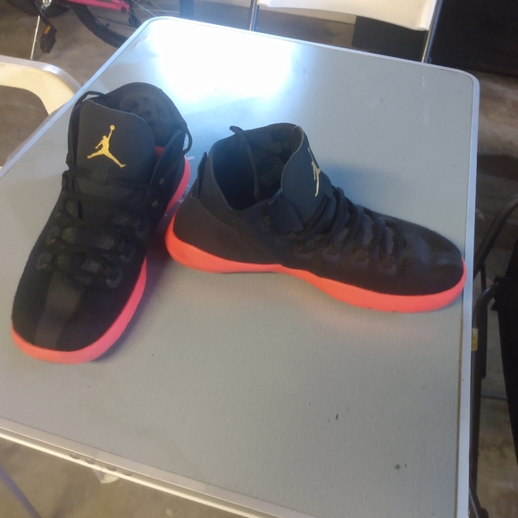 Shoes - Picture 4 of 5